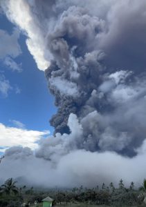 Gunung Api Lewotobi Laki-Laki Kembali Erupsi, Semburkan Kolom Abu hingga 6.584 Meter