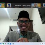 H.M.I. el Hakim saat menyampaikan materi dalam Baitul Arqom PCIM Arab Saudi yang digelar secara hybrid. (Foto:IST)