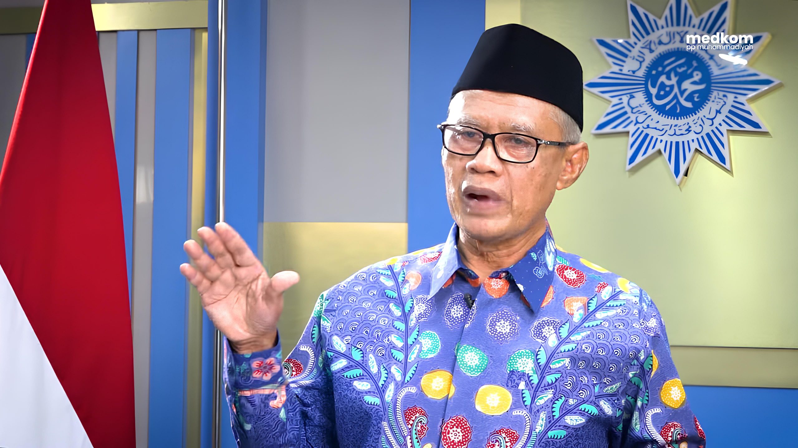 Ketua Umum PP Muhammadiyah Prof Dr Haedar Nashir MSi menyampaikan pidato Milad ke-112 Muhammadiyah, Senin (18/11/2024). (Foto: Ubay)