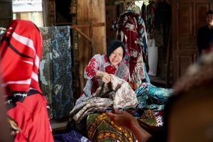 Risma Dorong Gen Z Bondowoso Jadi Desainer Batik, Perluas Lapangan Kerja
