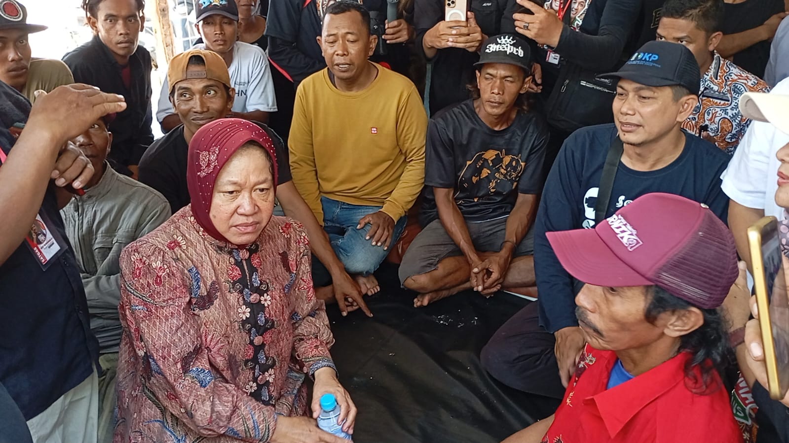 Risma menerangkan program unggulan untuk nelayan dari Paslon Risma dan Gus Hans