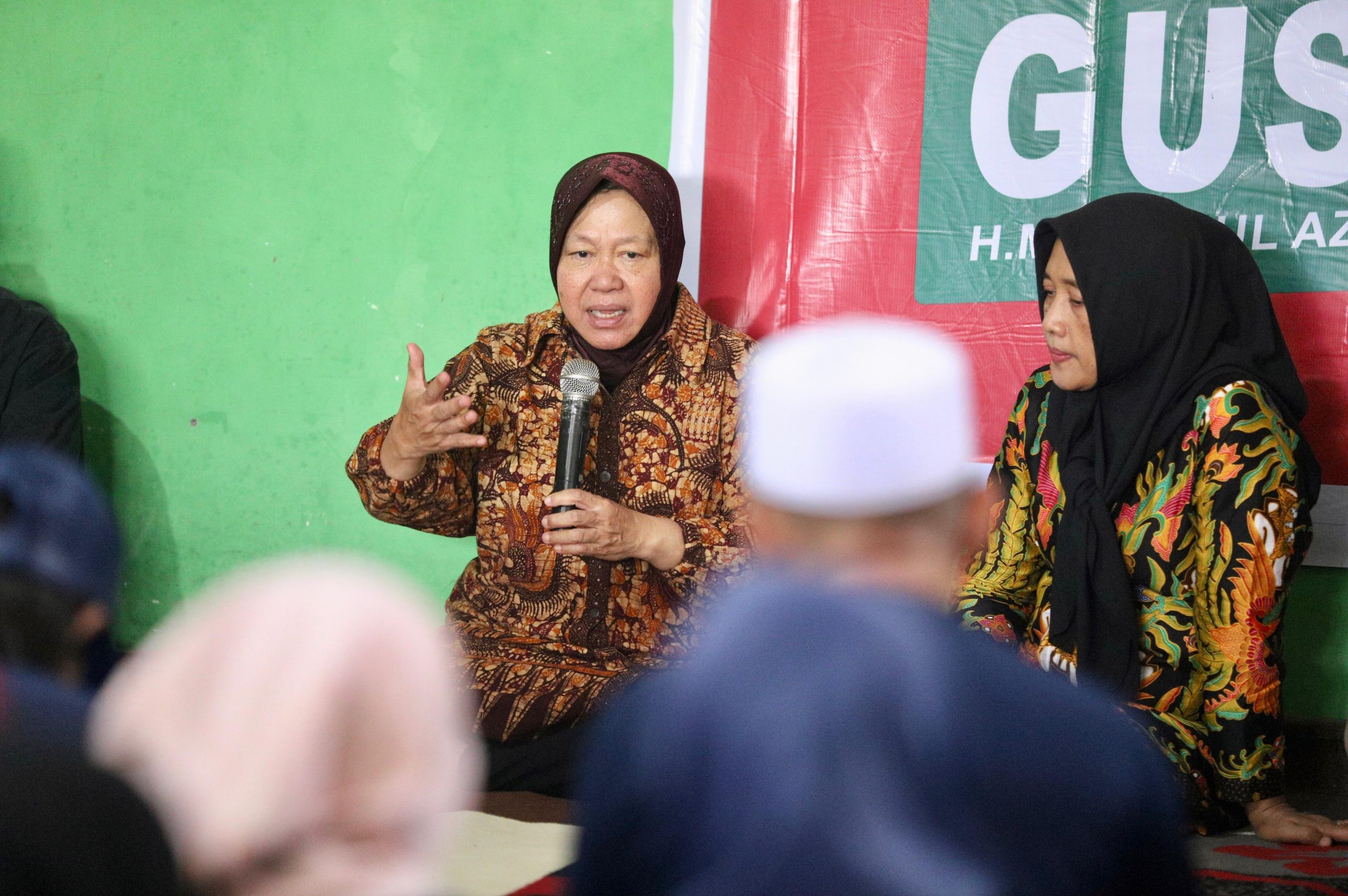 Risma saat berbincang dengan Komunitas Proklamator Desa di Kedung Sumur, Desa Canggu, Kecamatan Jetis, Mojokerto