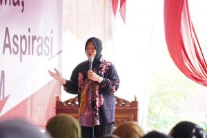 Dorong Wirausaha di Ngajum, Risma Bagikan Kisah Sukses Penjual Pecel Semanggi