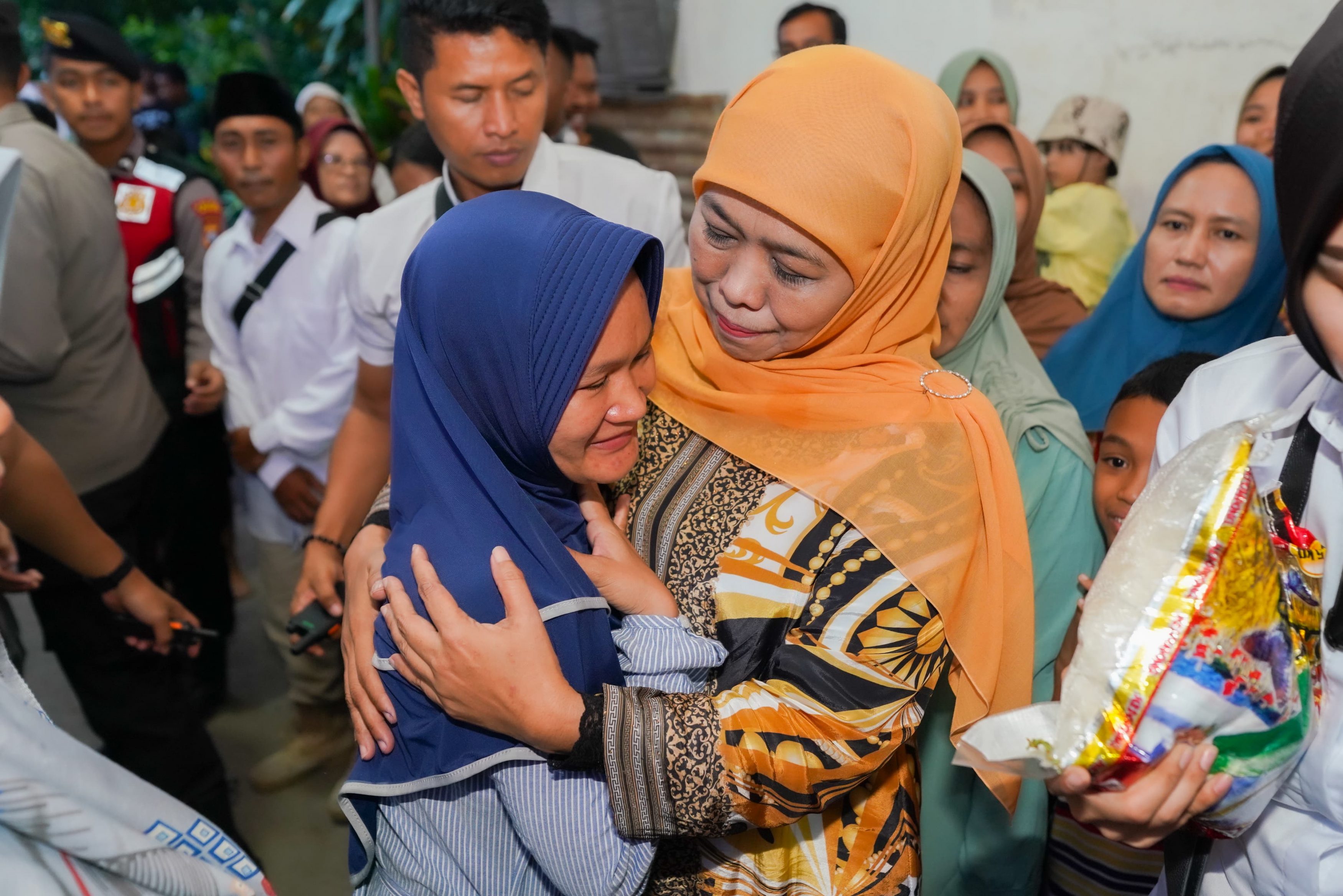 Khofifah Takziyah ke Rumah Duka Keluarga Daris, Saksi Khofifah-Emil yang Meninggal Dunia