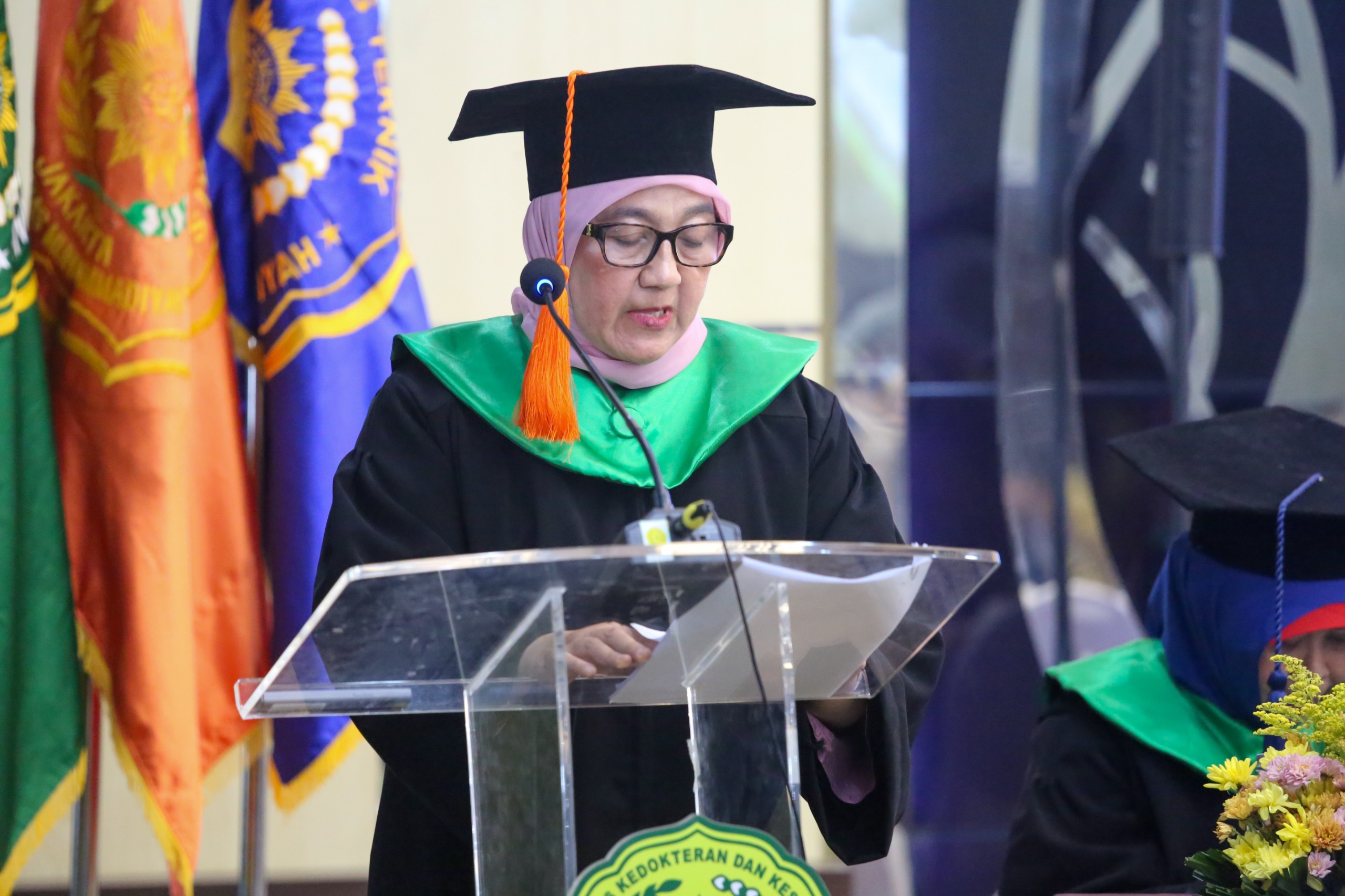 Guru Besar Bidang Manajemen Pemasaran FEB UMJ, Prof Dr Liza Nora, saat menyampaikan orasi ilmiahnya, Rabu (20/11/2024). (Foto:Dinar/IST)