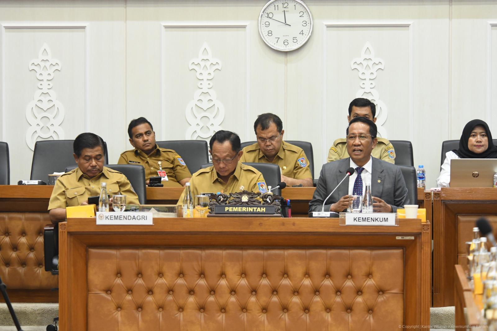 Menteri Hukum RI, Supratman Andi Agtas saat Raker Penyusunan Prolegnas RUU Jangka Menengah Tahun 2025-2029 dan Prolegnas RUU Prioritas Tahun 2025, Senin (18/11/2024). (Foto:Kemenkumham)