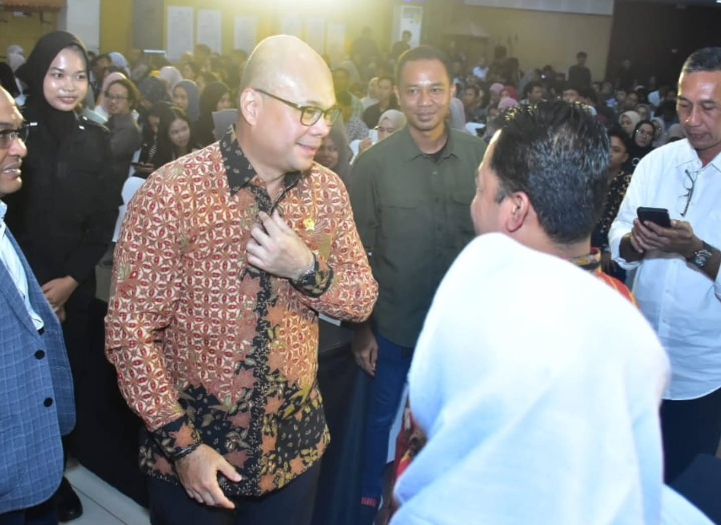 Politisi PDIP Romy Soekarno meminta pihak-pihak yang kalah dalam Pilkada serentak 2024 untuk menerima dengan lapang dada. (Foto: Instagram@romysoekarno)