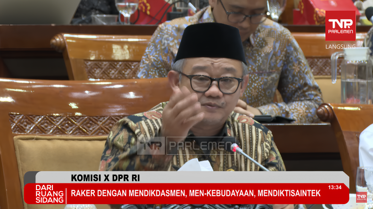 Mendikdasmen RI Prof Abdul Mu'ti saat memaparkan program prioritas kementeriannya di hadapan Komisi X DPR, Rabu (6/11/2024) di Gedung DPR, Senayan, Jakarta. (Foto: Tangkapan layar/ Ubay)