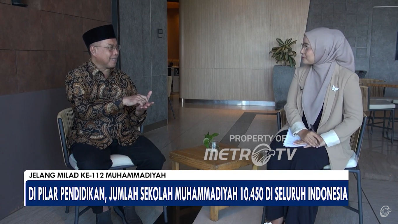 Ketua PWM Jatim Dr dr Sukadiono MM saat menjadi narasumber di MetrotvNews Jatim, Selasa (12/11/2024). (Foto: Tangkapan layar/ Ubay)