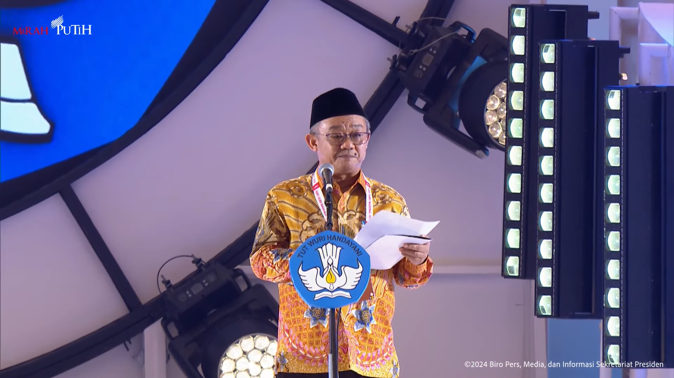 Mendikdasmen RI, Abdul Mu'ti menyampaikan laporan dalam acara puncak peringatan HGN 2024 di Vellodrome, Jakarta, Kamis (28/11/2024). (Foto:Tangkapan layar/ Ubay)