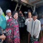 Tri Rismaharini mengunjungi rumah Bukanan, seorang buruh tani warga Desa Robatan, Robatal, Sampang