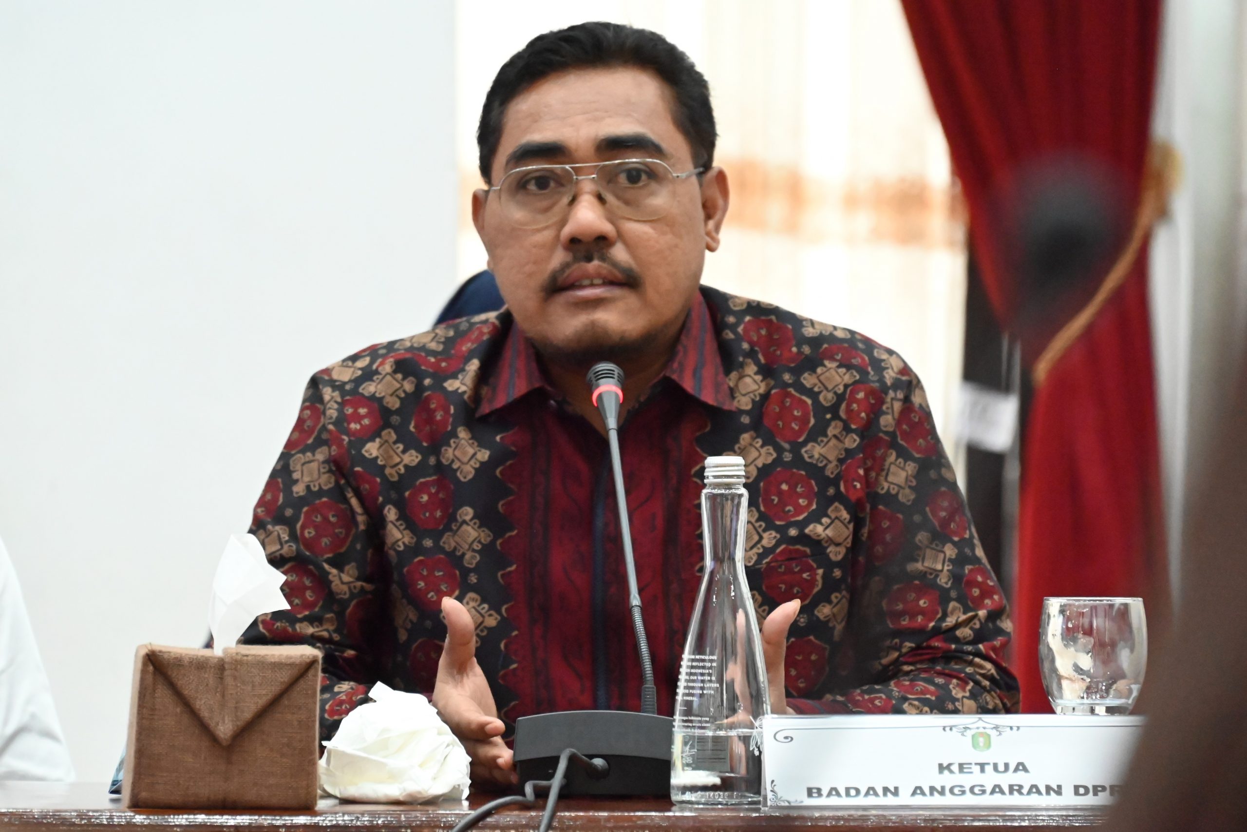 Wakil Ketua Banggar DPR RI Jazilul Fawaid, saat memimpin agenda pertemuan Banggar DPR RI ke Kanwil Dirjen Pajak, Kota Pontianak, Kalimantan Barat, Kamis (28/11/2024). (Foto: Saum/vel/Parlementaria)