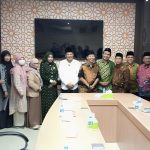 Pasangan Cabup-Cawabup Sidoarjo nomor urut 1, Subandi-Mimik Idayana saat silaturrahim ke Kantor PDM Sidoarjo di Jalan Mojopahit 666B, Jumat (1/11/2024) malam. (Foto:IST)