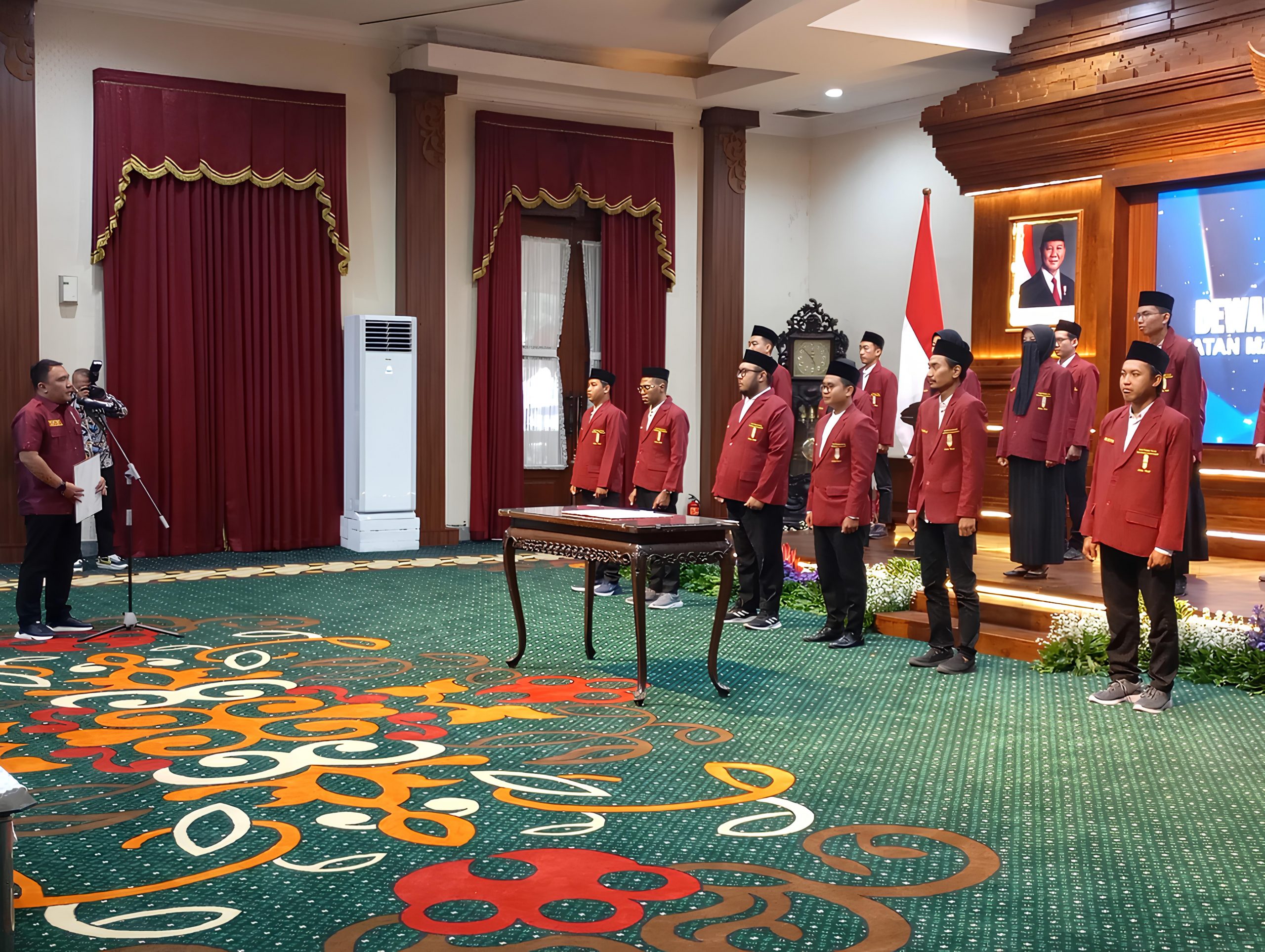 Prosesi Pelantikan DPD IMM Jatim 2024-2026 oleh Ketua Umum DPP IMM Riyan Betra Delza, Jumat (15/11/2024) di Gedung Negara Grahadi, Surabaya. (Foto: Ubay/ IST)