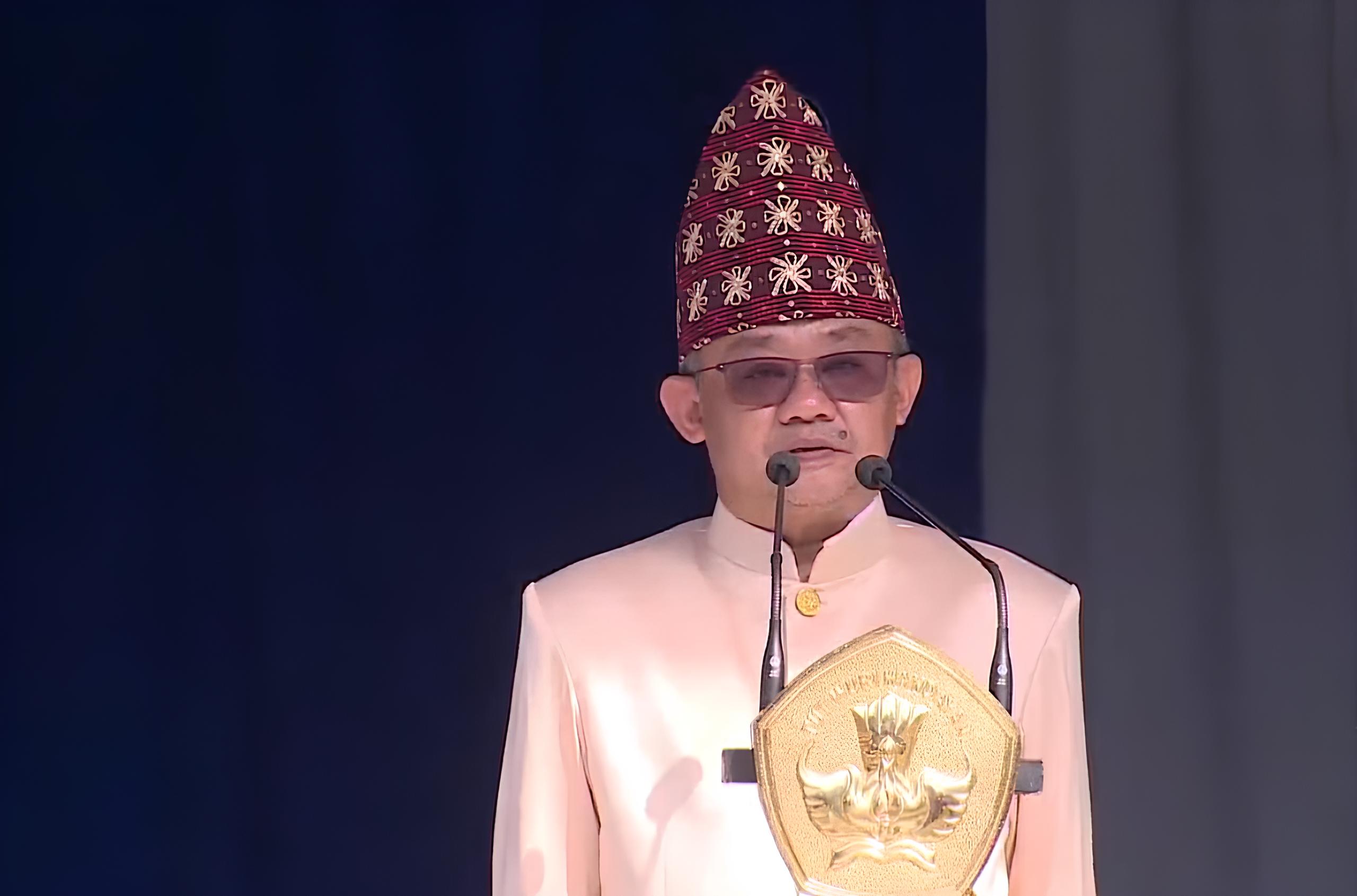 Mendikdasmen RI Prof Abdul Mu'ti saat upacara peringatan Hari Guru Nasional (HGN), Senin (25/11/2024). (Foto:Ubay)