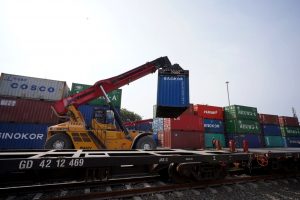 KAI Logistik Perkuat Industri Logistik melalui Angkutan Peti Kemas