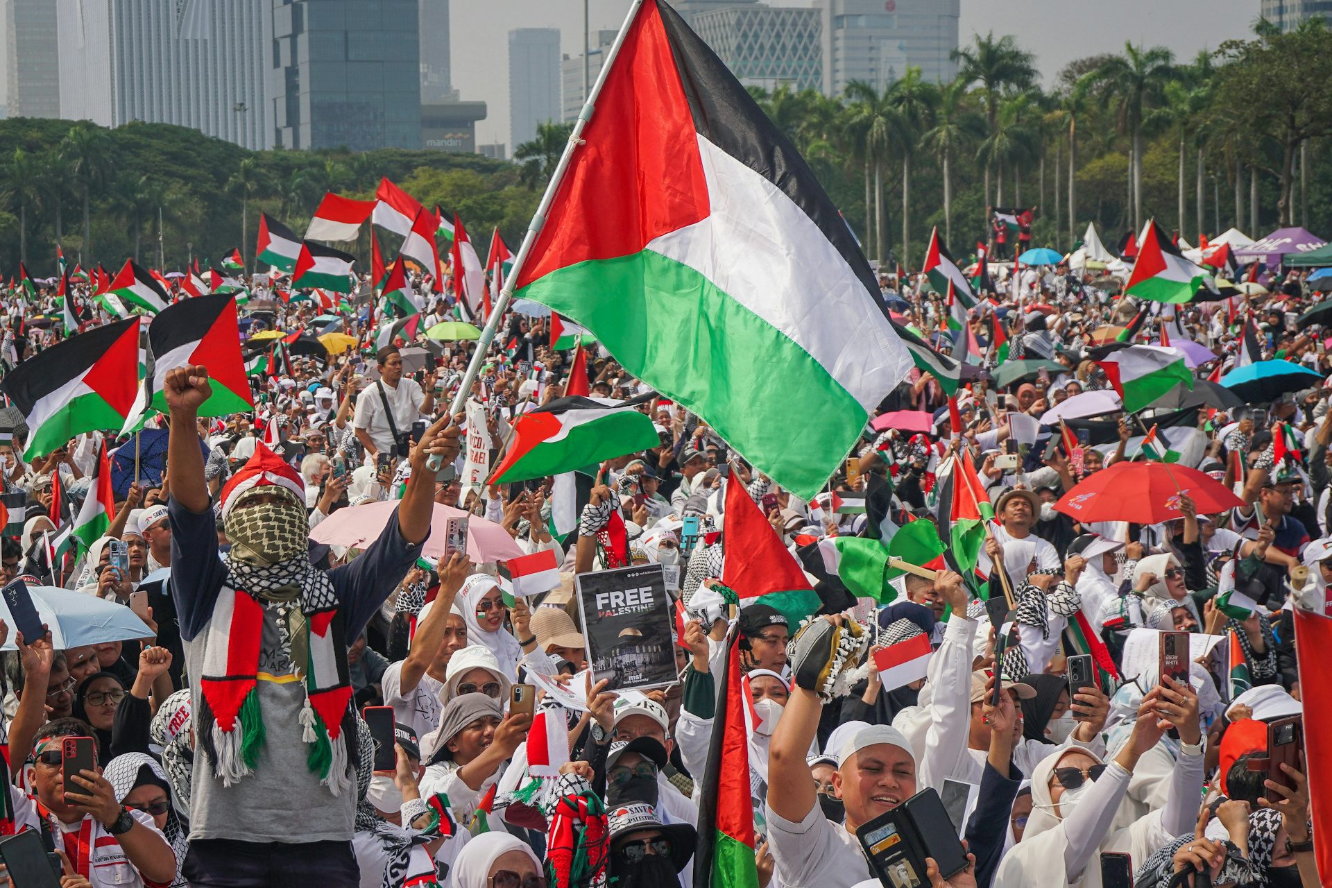 Aksi solidaritas-untuk perjuangan Palestina. (Foto: the conversation)