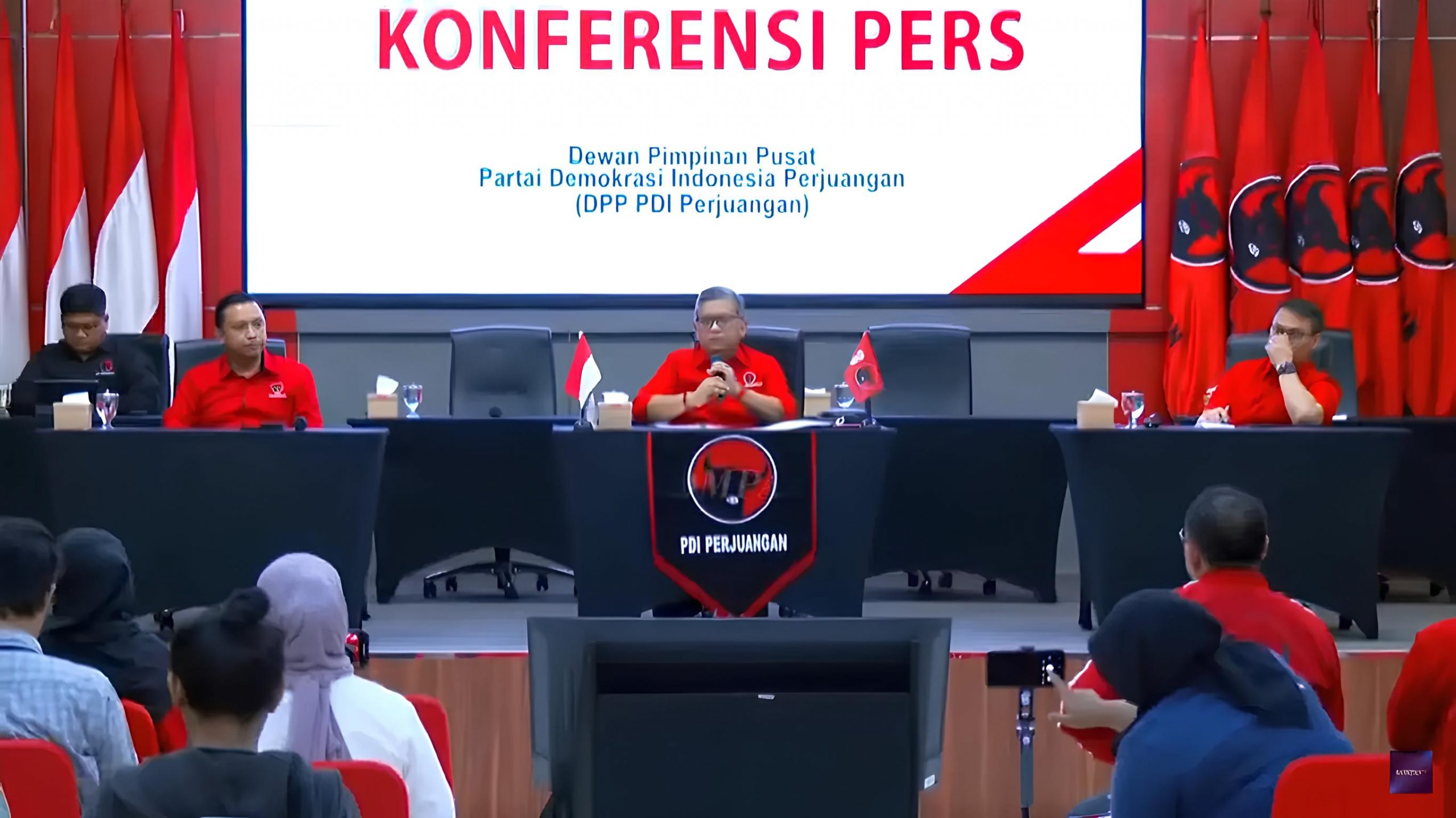 Sekjen PDIP Hasto Kristiyanto saat konferensi pers di Sekolah Partai PDIP, Lenteng Agung, Jakarta pada Rabu (4/12/2024).