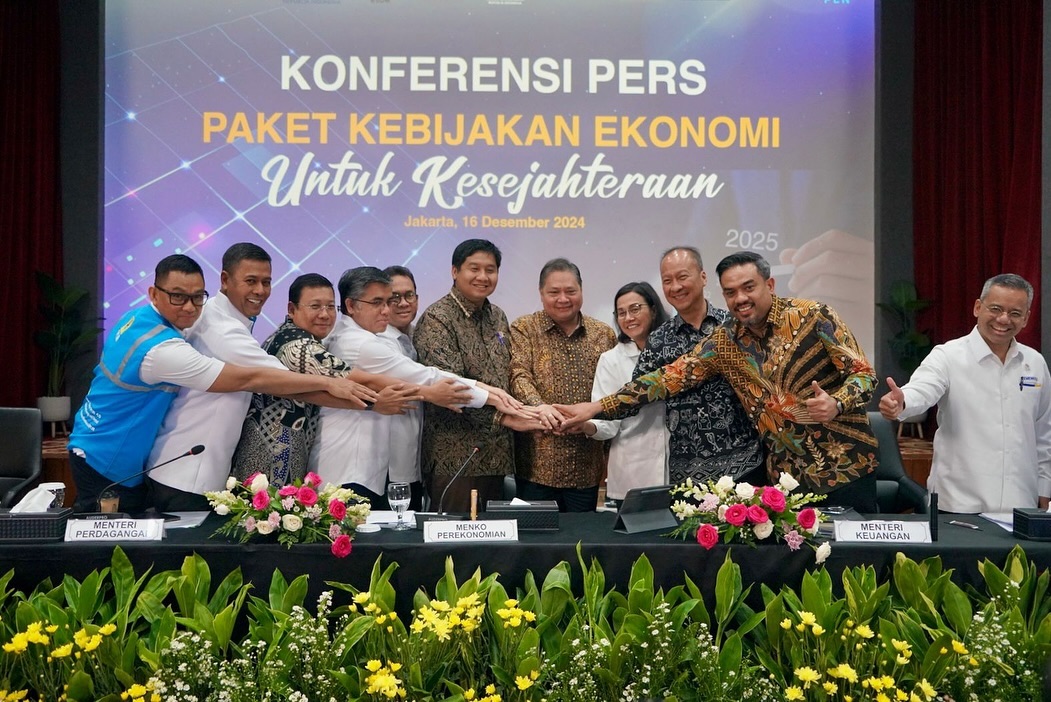 Pemerintah umumkan secara resmi kenaikan PPN 12% mulai 1 Januari 2025 dalam Konferensi Pers Paket Kebijakan Ekonomi untuk Kesejahteraan, Senin (16/12/2024). (Foto:Airlangga)