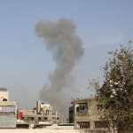 Asap mengepul setelah serangan Israel di lingkungan Tuffah di Kota Gaza. (Foto:AFP)
