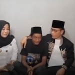 Pendakwah yang juga Utusan Khusus Presiden Bidang Kerukunan Beragama, Miftah Maulana Habiburrahman alias Gus Miftah (kanan) menemui pedagang es teh untuk meminta maaf, Rabu (4/12/2024). (Foto:Tangkapan layar/IST)