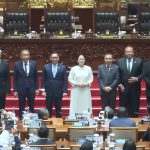 Para Pimpinan KPK berfoto bersama Ketua DPR RI Puan Maharani usai disahkan di Gedung DPR, Senayan, Jakarta, Kamis (5/12/2024).