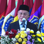Ketua PWM Jatim Dr dr Sukadiono MM saat menyampaikan sambutannya dalam pelantikan Rektor UM Surabaya, Senin (9/12/2024). (Foto:Ubay)