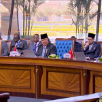 Presiden RI Prabowo Subianto menyampaikan paparan di forum KTT D-8 di Kairo, Mesir, Kamis (19/12/2024) waktu setempat. (Foto:Tangkapan layar/ Ubay)