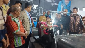 Kunjungi SMA di NTT, Wamendikdasmen Fajar Riza Ul Haq Apresiasi Inovasi Mobil Listrik