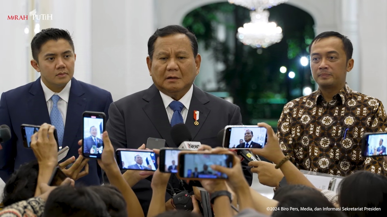 Presiden RI Prabowo Subianto memberikan keterangan pers di Istana Kepresidenan, Jakarta, Jumat (6/12/2024). (Foto:Tangkapan layar/ Ubay)