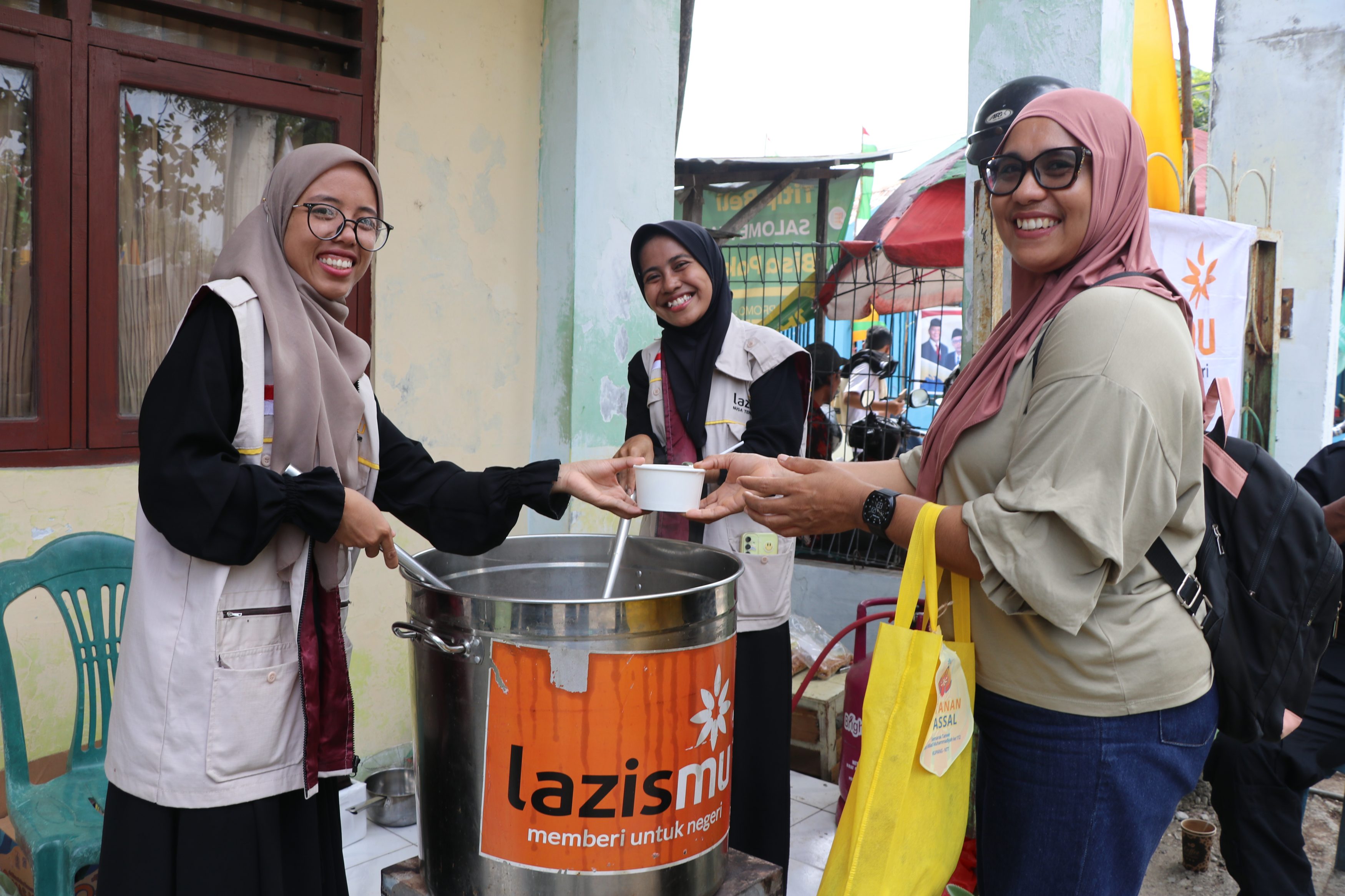 Diserbu Ribuan Peserta Tanwir, 5.000 Bakso Gratis Lazismu Jatim Ludes