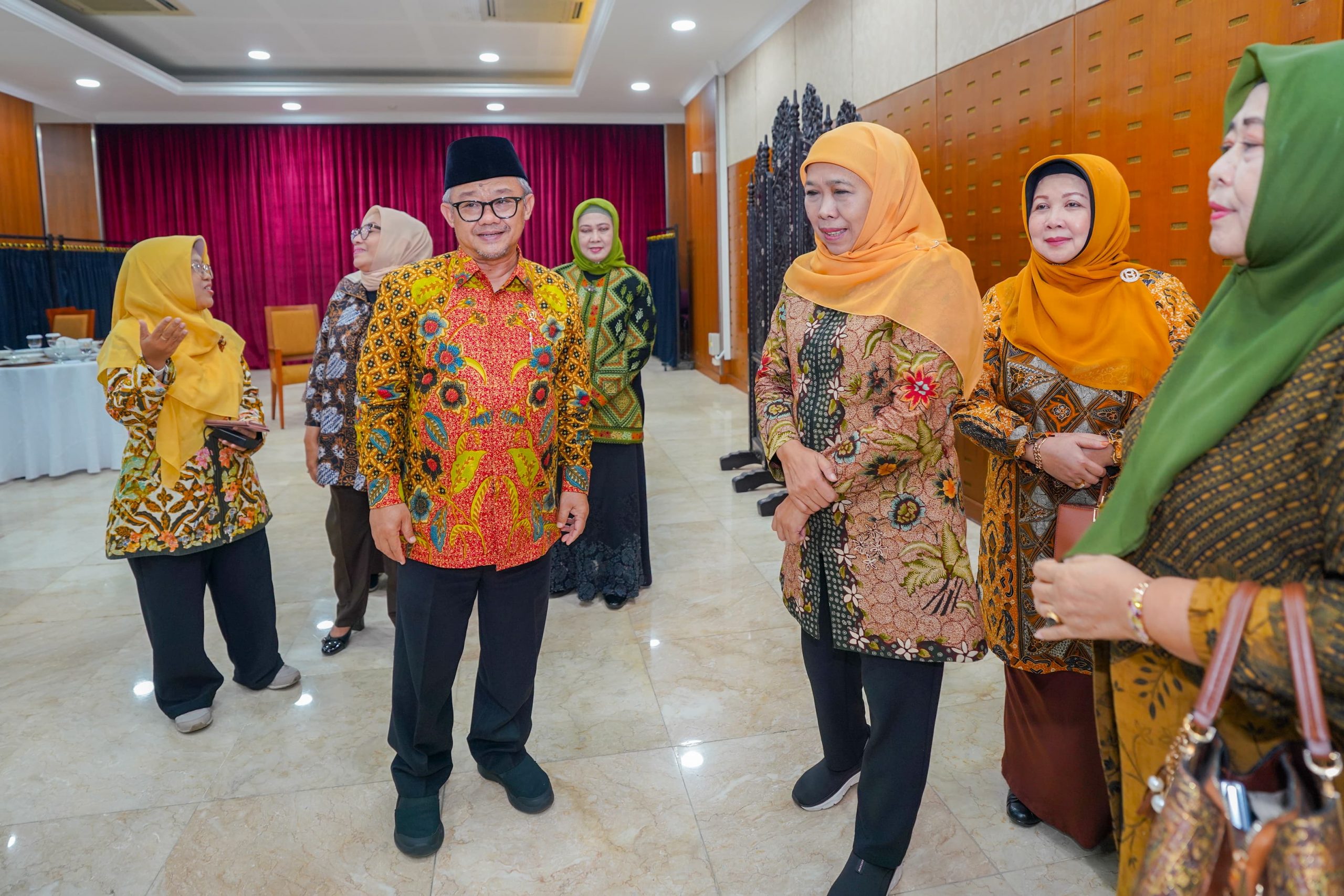 Khofifah Indar Parawansa beserta jajaran PP Muslimat NU menemui Mendikdasmen RI Prof Abdul Muti, Kamis (12/12/2024). (Foto:IST)