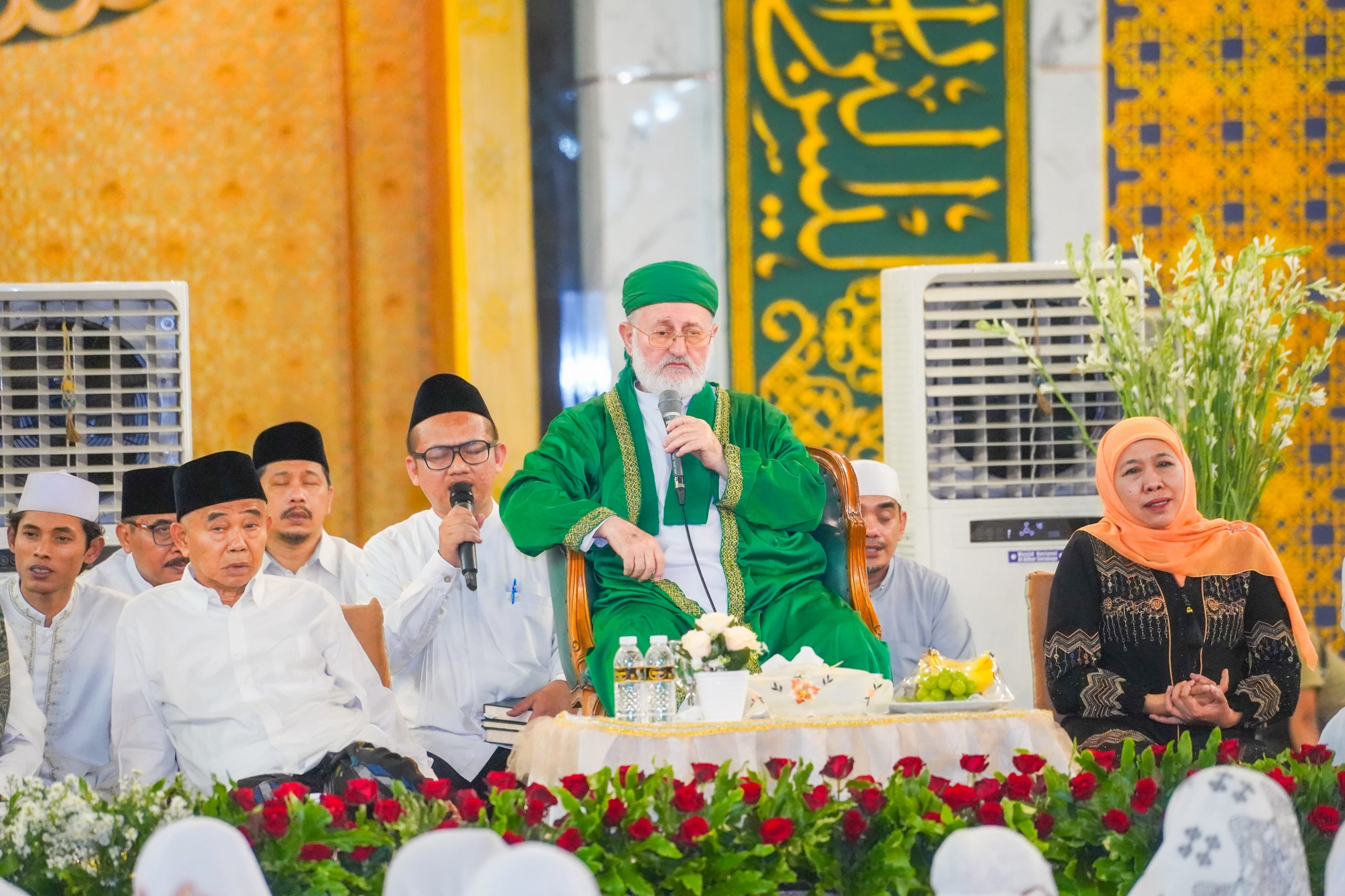 Syekh Fadhil dan Hadiah Tafsir untuk “Ibu Anak Yatim” Khofifah