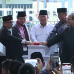 Presiden RI Prabowo Subianto beserta sejumlah tokoh ketika meresmikan terowongan silaturahmi yang menjadi penghubung antara Masjid Istiqlal dengan Gereja Katedral Jakarta, Kamis (12/12/2024).