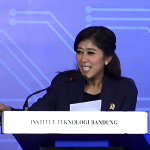 Menkomdigi Meutya Hafid ketika menjadi pembicara dalam Seminar Nasional bertajuk 'Optimasi Pemanfaatan AI dalam Pembangunan Infrastruktur Pekerjaan Umum' yang berlangsung di Institut Teknologi Bandung (ITB), Sabtu (21/12/2024). (Foto: Ubay)