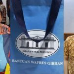 Bantuan sosial (bansos) dengan tas wadah bertuliskan 'Bantuan Wapres Gibran' ramai disorot oleh publik. (Maklumat.ID)