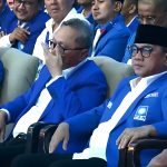Waketum PAN yang juga menjabat Menteri Desa dan Pembangunan Daerah Tertinggal (Mendes PDT) Yandri Susanto (kanan), saat menghadiri Workshop PAN di Shangri-La Hotel, Kota Surabaya, Kamis (19/12/2024). (Foto: Ubay)