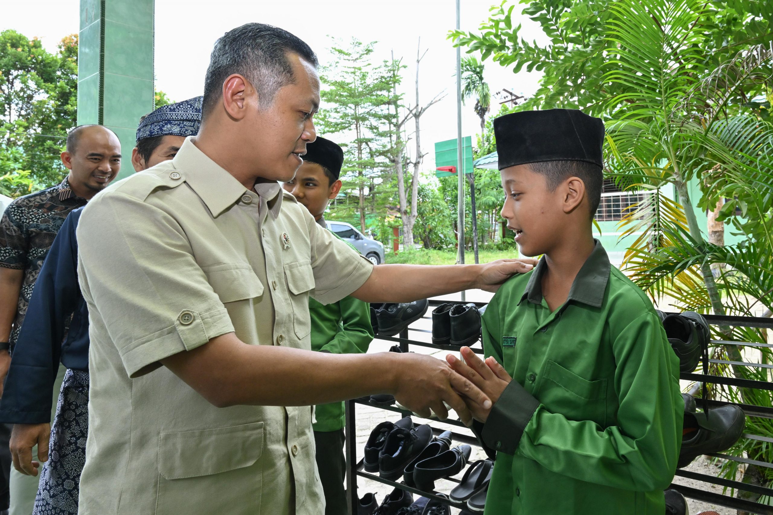 Wamendikdasmen Fajar Riza Ul Haq, saat mengunjungi SMP IT Dar Ma'arif NU Riau, Rabu (18/12/2024). (Foto:IST)