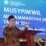 Mendikdasmen RI, Prof Abdul Mu'ti saat memberikan sambutan dalam Musypimwil I PWM Jatim di Aula KH Mas Mansyur, Ahad (15/12/2024). (Foto: Arief/Maklumat.ID)