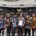 Tim Hukum Khofifah-Emil di Gedung MK. (Foto:IST)