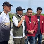 Menteri Kehutanan RI, Raja Juli Antoni, (dua dari kiri, pegang microphone), saat mengikuti gerakan tanam pohon di sela Rakornas DPP IMM di Denpasar, Bali, Kamis (16/1/2025). (Foto:IST)