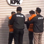 KPK menangkap dua tersangka terkait kasus korupsi dalam pengadaan server Telkom. (Foto:Tangkapan layar/ Ubay)