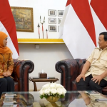 Ketua Umum PP Muslimat NU Khofifah Indar Parawansa (kiri) menemui Presiden RI Prabowo Subianto di Istana Kepresidenan, Jakarta, Selasa (14/1/2025). (Foto:Ubay)