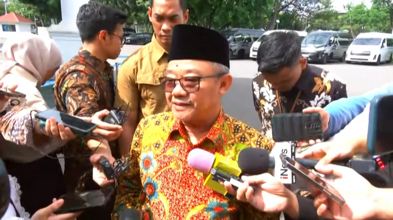 Mendikdasmen RI, Prof Abdul Mu'ti, berbicara kepada awak media saat di Kompleks Istana Kepresidenan, Jakarta, Jumat (17/1/2025). (Foto:Tangkapan layar)