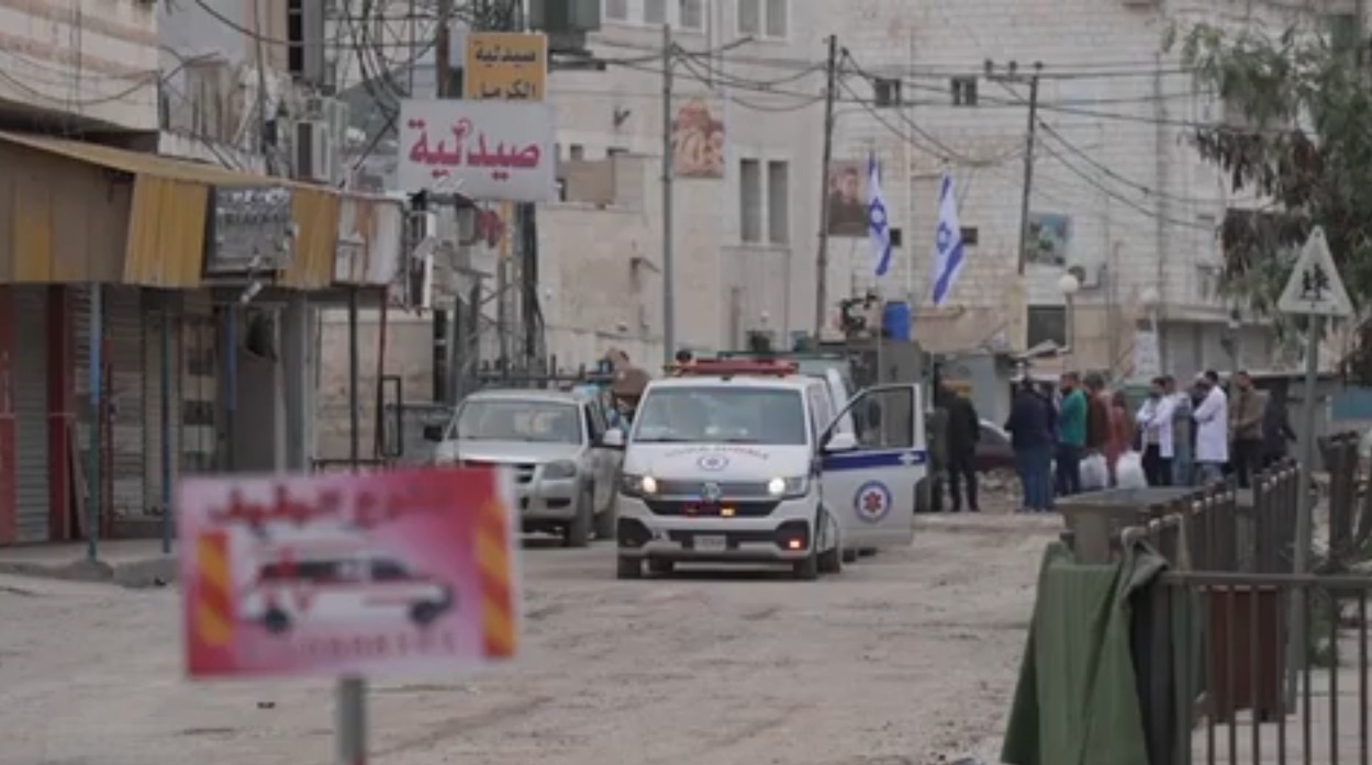 Ketegangan di Tepi Barat meningkat usai pasukan Zionis Israel melancarkan serangan di Kota Jenin sejak Selasa (21/1/2025) hingga kini telah memasuki harp ketiga, Kamis (23/1/2025). (Foto:Al-Jazeera)