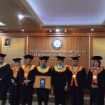 Mantan Ketua PWPM Jawa Timur, Mukayat Al Amin, berhasil meraih gelar Doktor Ilmu Sosial usai melewati ujian doktor terbuka di FISIP Unair Surabaya, Senin (6/1/2025). (Foto:IST)