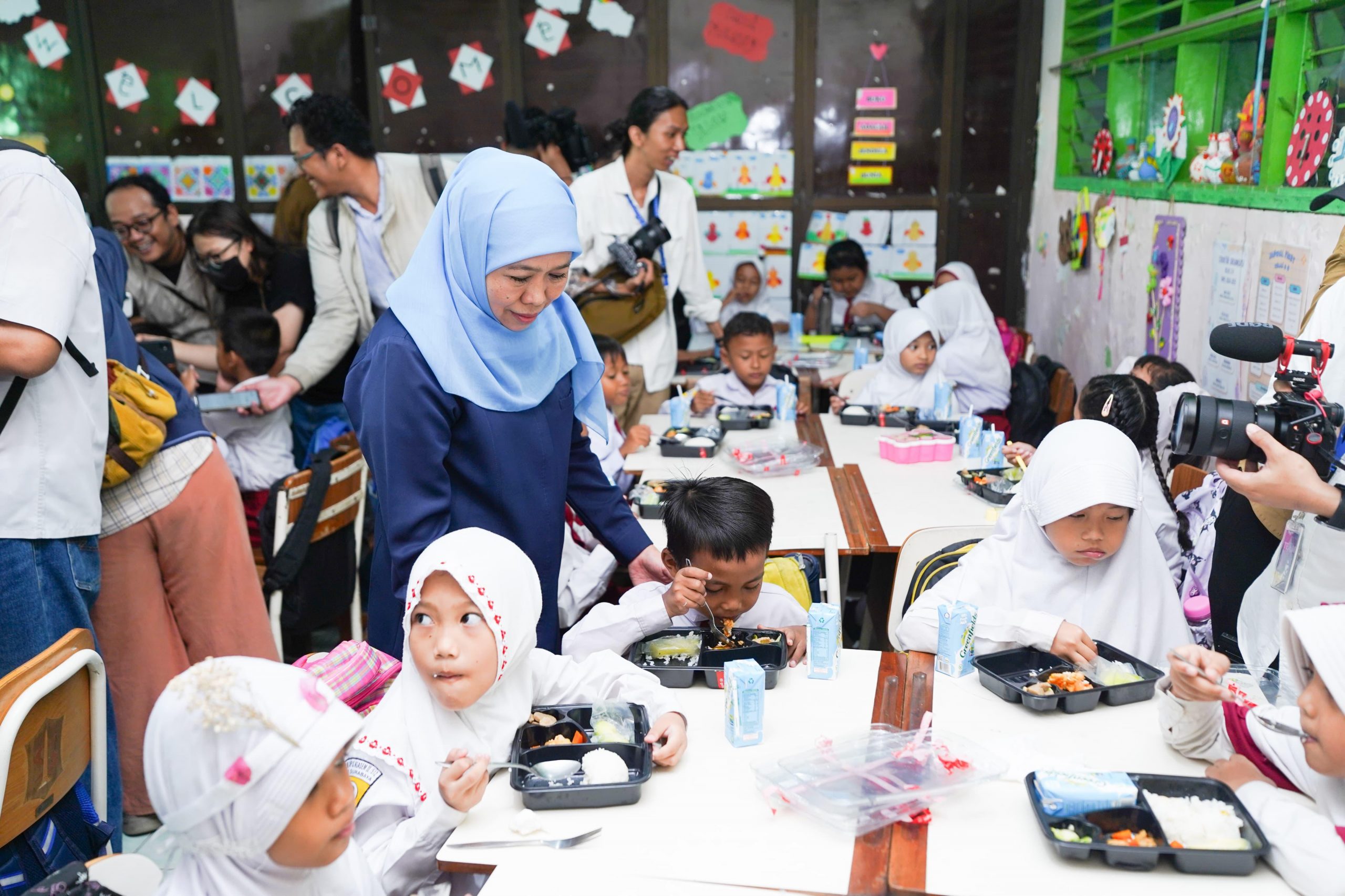 Resmi Dimulai, Khofifah Optimis Makan Bergizi Gratis Bakal Berdampak Besar