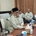 Wakil Kepala Badan Penyelenggara Haji (BPH) RI, Dahnil Anzar Simanjuntak, saat mengunjungi Kantor PWM Jatim, Selasa (7/1/2025). (Foto:Ubay NA)