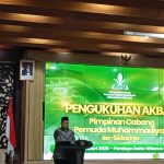 Kabag Kesra Pemkab Sidoarjo Mochammad Hudori menyampaikan sambutan mewakili Plt Bupati Sidoarjo Subandi, dalam Pengukuhan Akbar PCPM se-Sidoarjo, Sabtu (11/1/2025). (Foto:Ubay)
