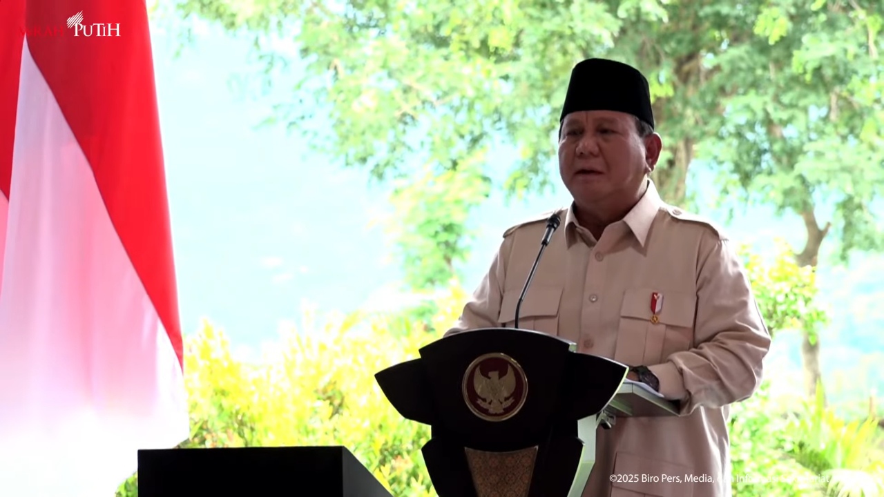 Presiden RI Prabowo Subianto saat meresmikan 37 proyek infrastruktur kelistrikan secara serentak di PLTA Jatigede, Sumedang, Jawa Barat, Senin (20/1/2025). (Foto:Tangkapan layar/ubay)